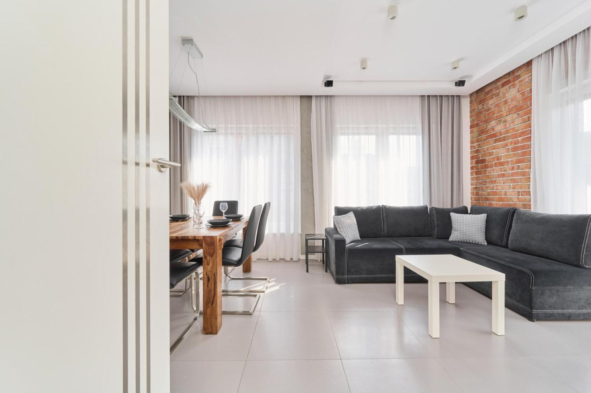 Stylish Kosciuszki Apartaments Near The Market Square With Free Garage Wroclaw By Noclegi Renters Exterior photo